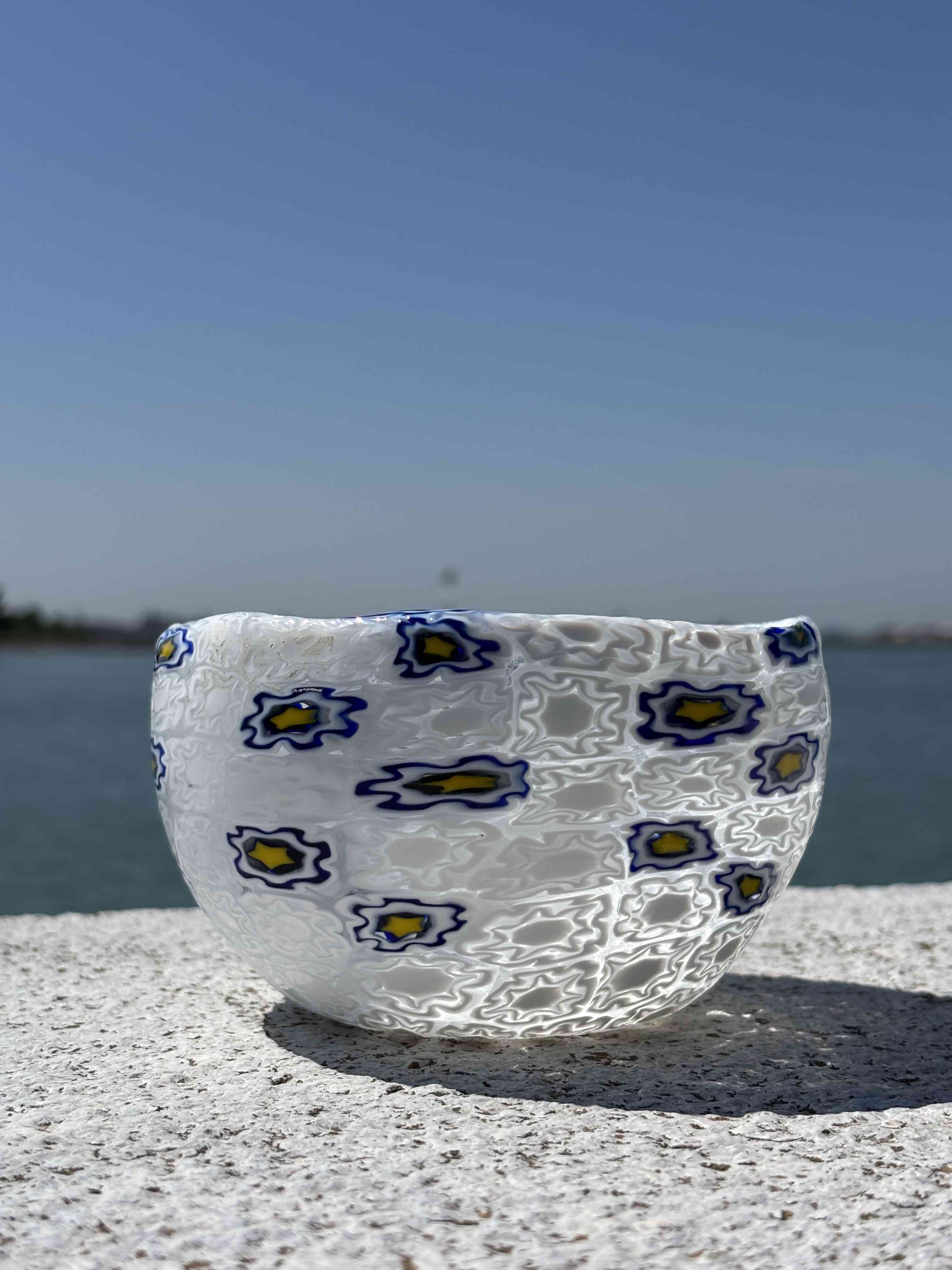 Ciotola in autentico vetro di Murano bianco e blu