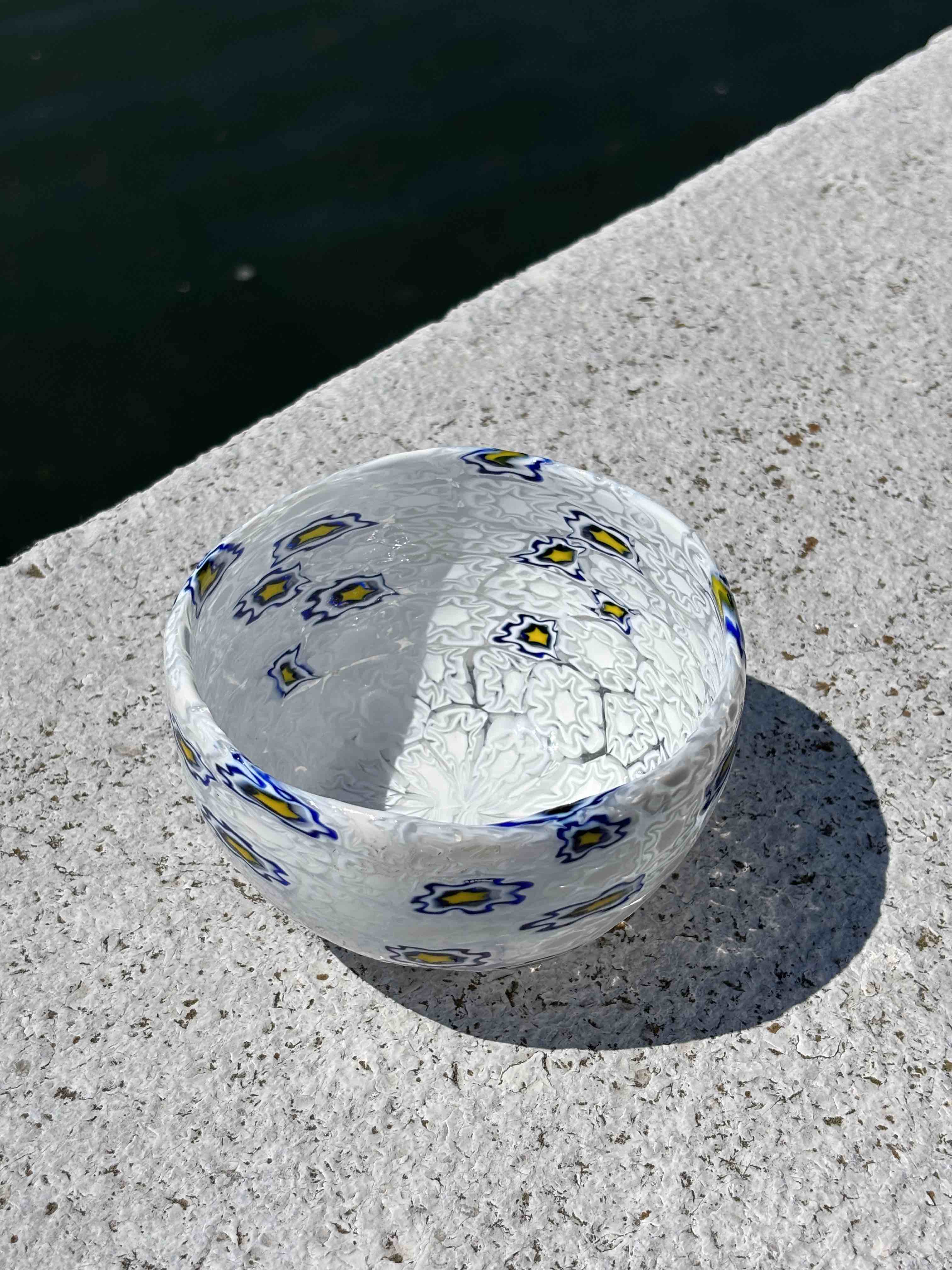 Ciotola in autentico vetro di Murano bianco e blu