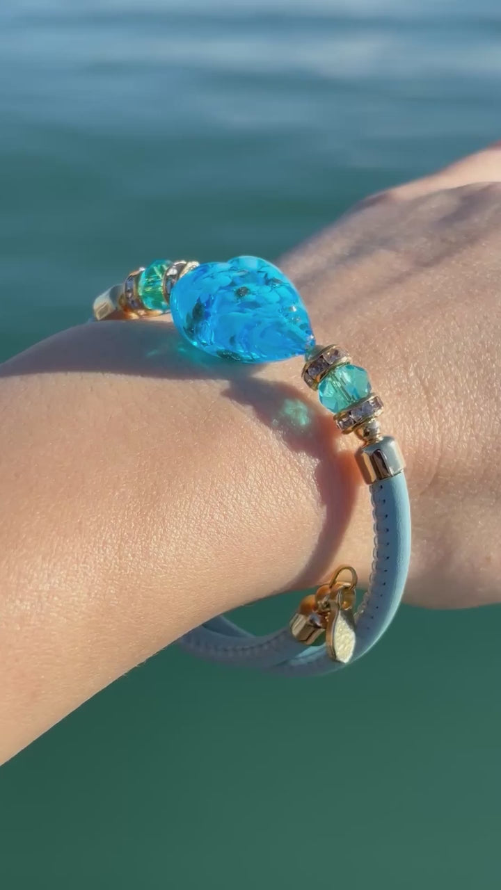 Bracciale con perle in vetro di Murano cuore azzurro