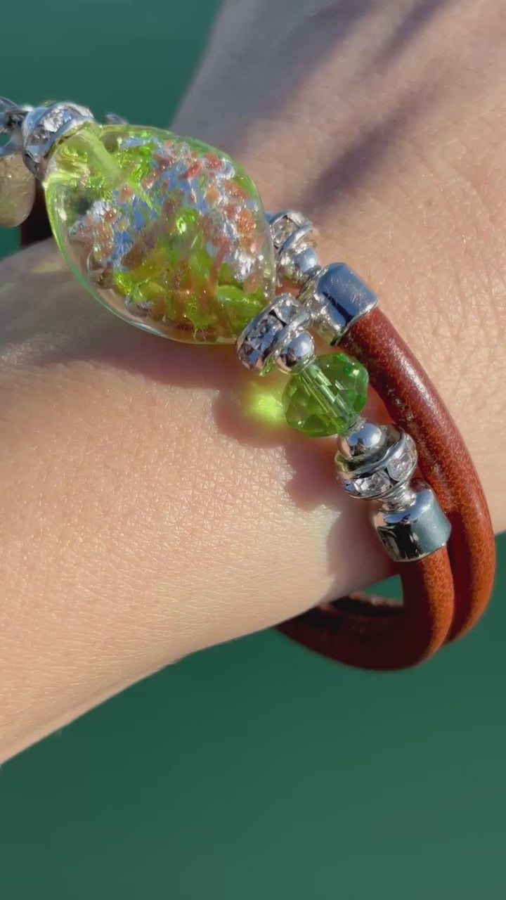 Bracciale con perle in vetro di Murano verde e oro