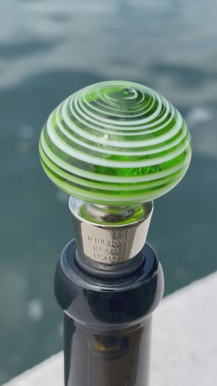 Tappo decorativo per bottiglia in vetro di Murano - verde e bianco