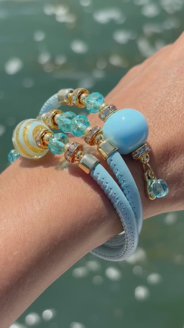 Bracciale con perle in vetro di Murano azzurro e oro