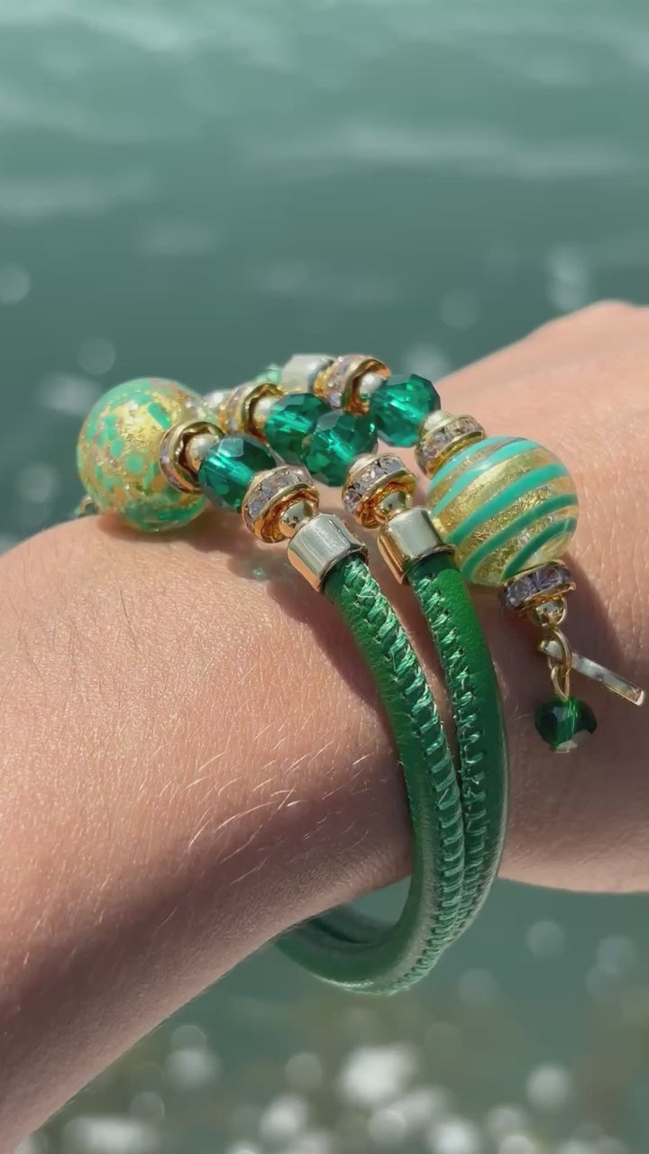 Bracciale con perle in vetro di Murano verde e oro