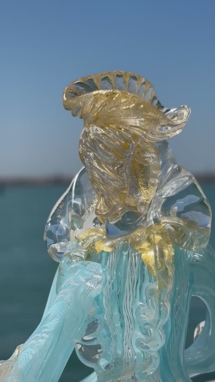 Dama veneziana in vetro di Murano azzurro con foglia d'oro