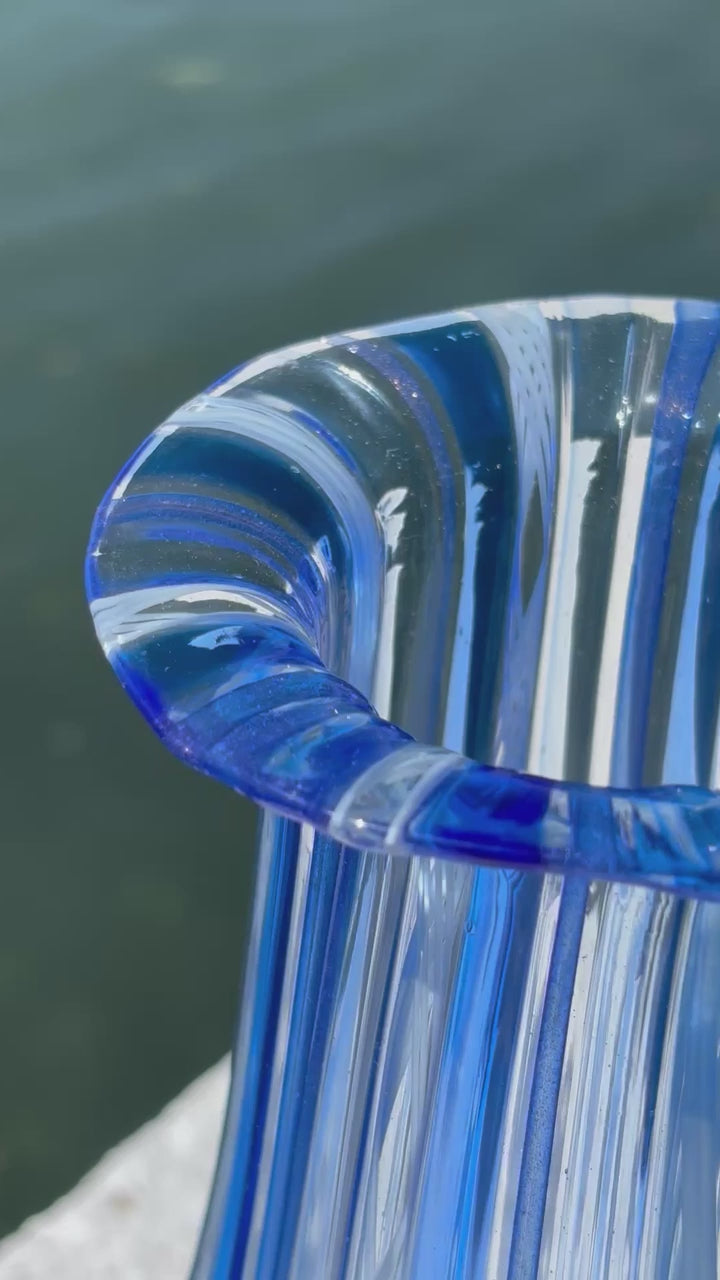 Vaso in autentico vetro di Murano blu e zanfirico bianco