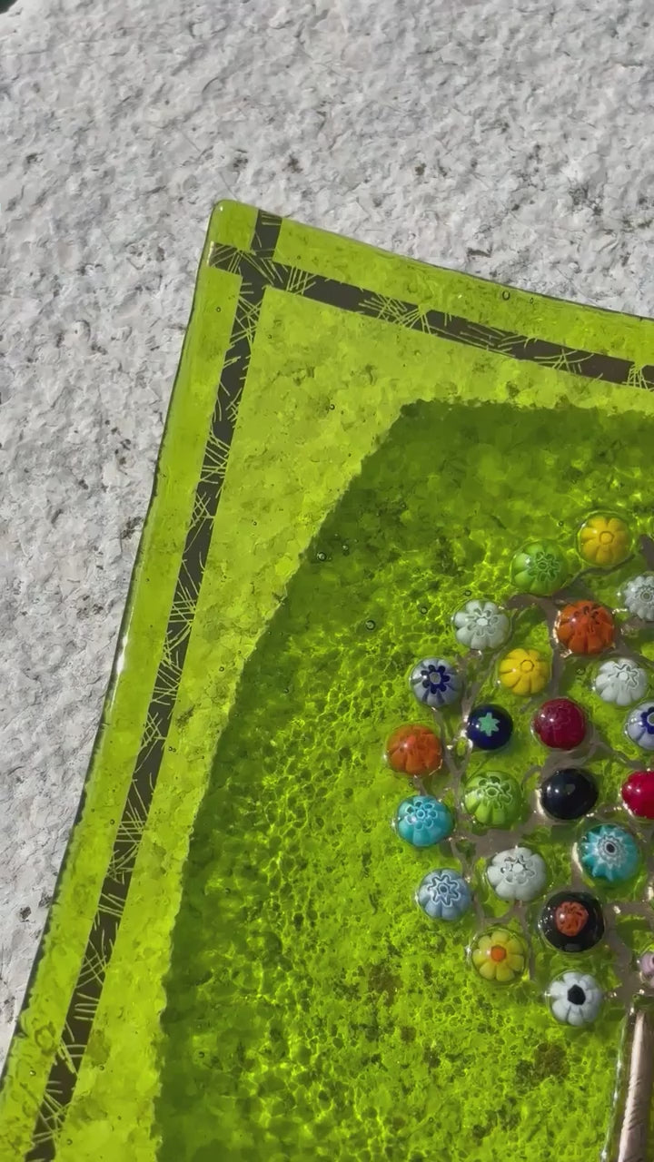 Piatto quadrato in autentico vetro di Murano verde con decorazione di Murrine