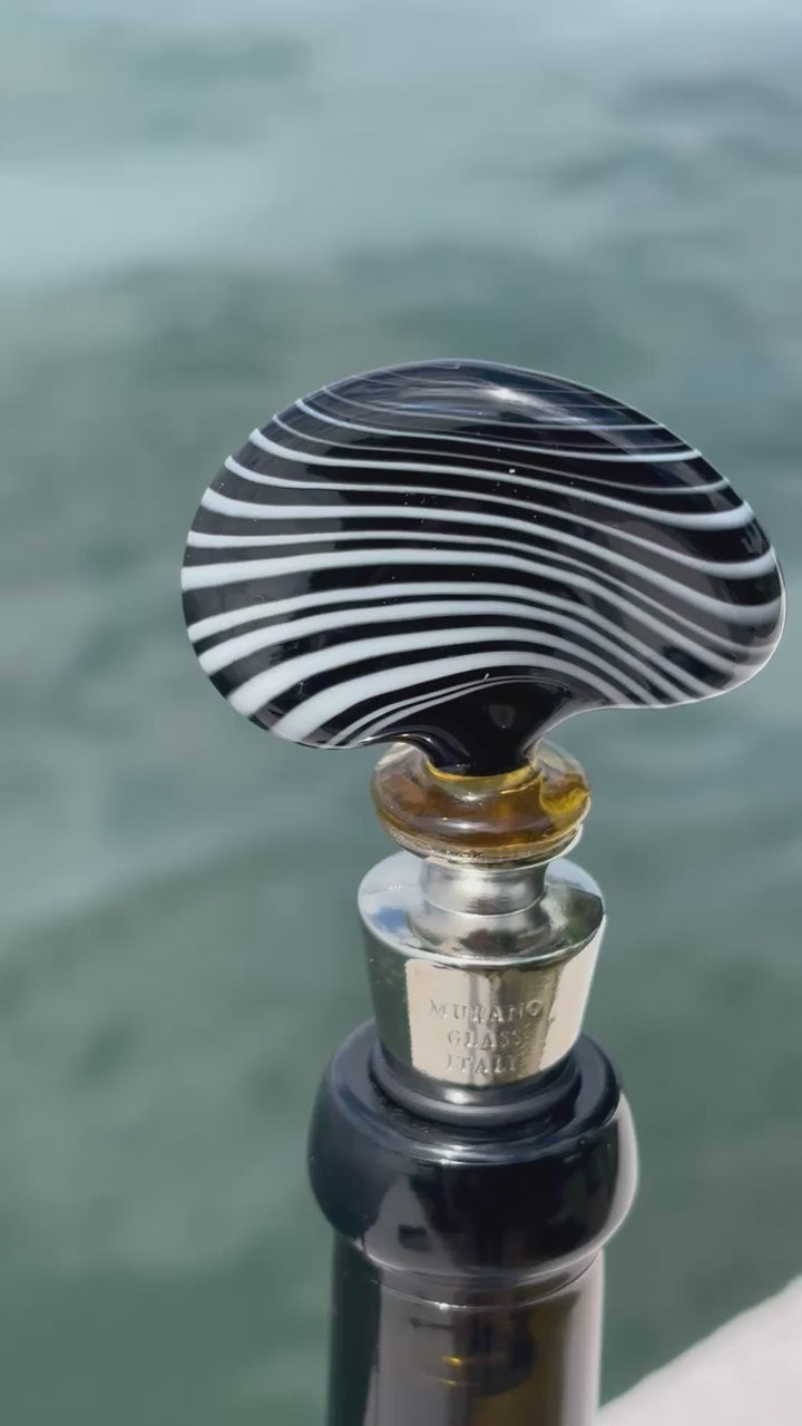 Tappo decorativo per bottiglia in vetro di Murano - nero e bianco