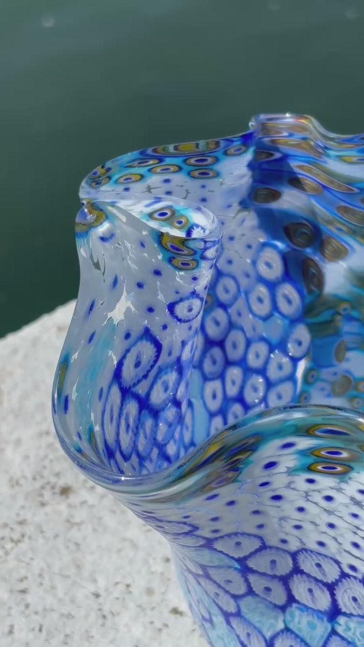 Vaso in autentico vetro di Murano blu e bianco con Murrine